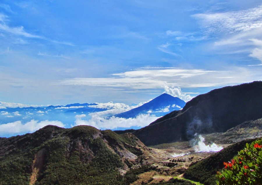Rekomendasi-Wisata-Terbaru-2024-Gunung-Papandayan-di-Jawa-Barat
